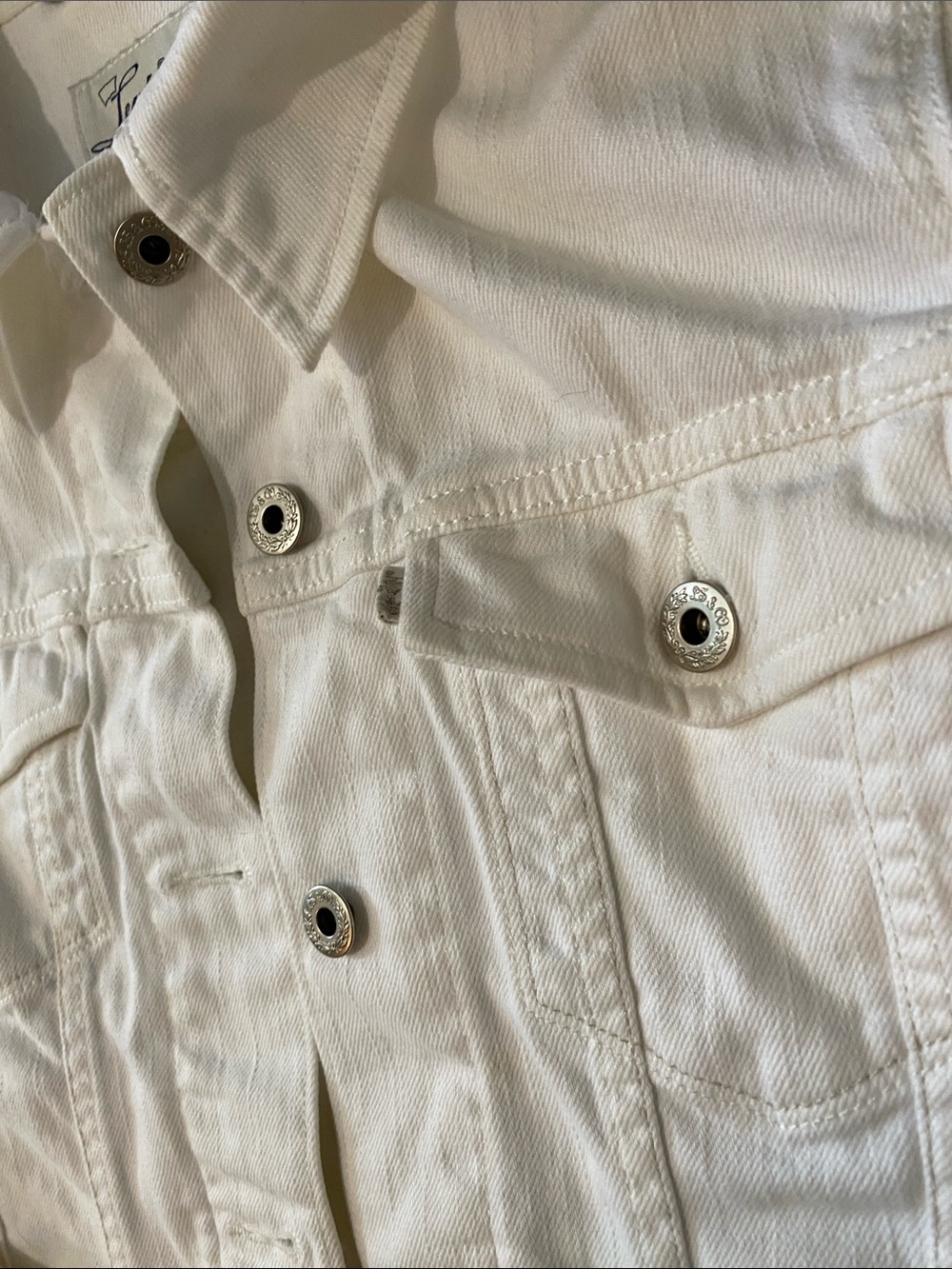 Levi's White Denim Jacket - Picture 3 of 11